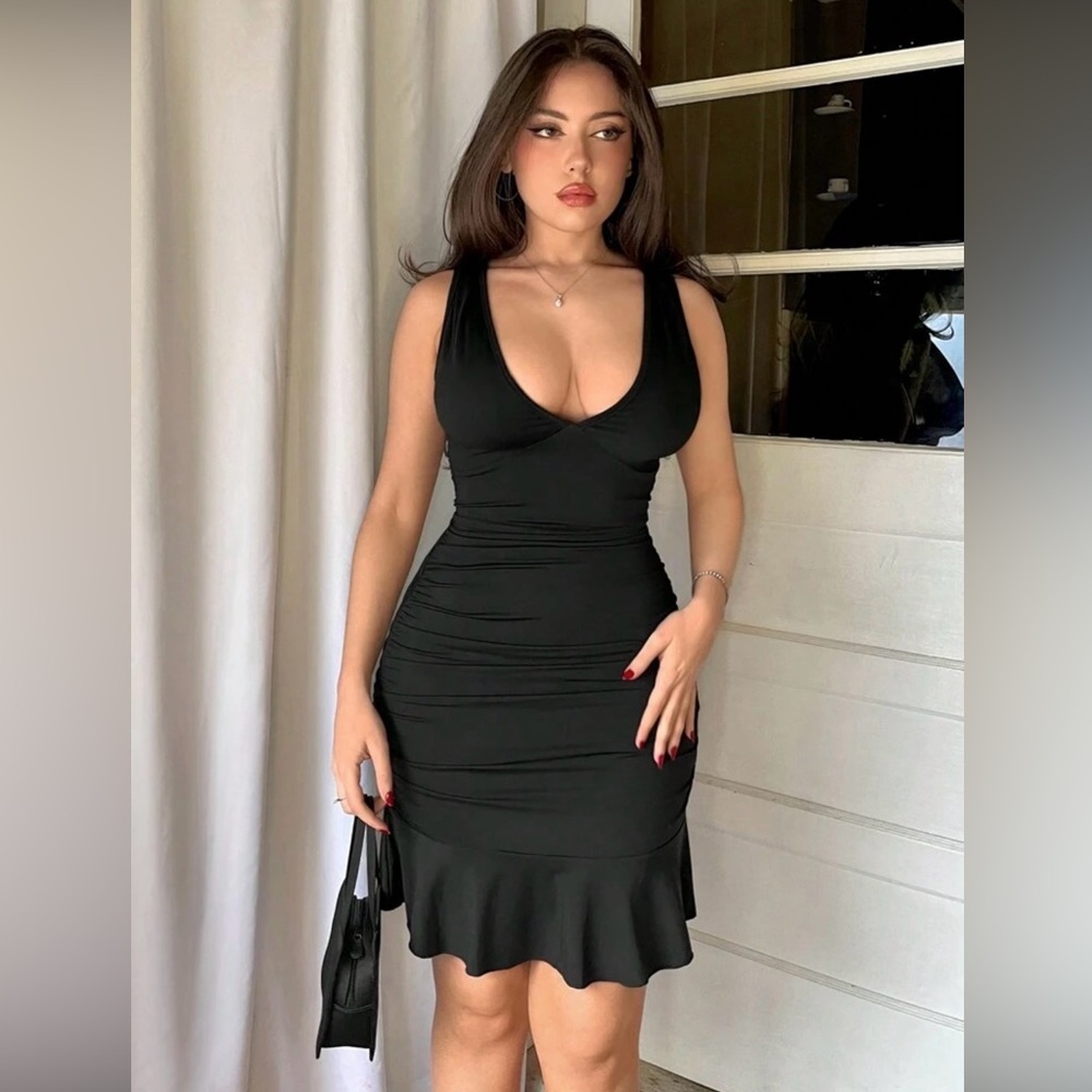 SHEIN Black Plunge Ruched Mini Dress